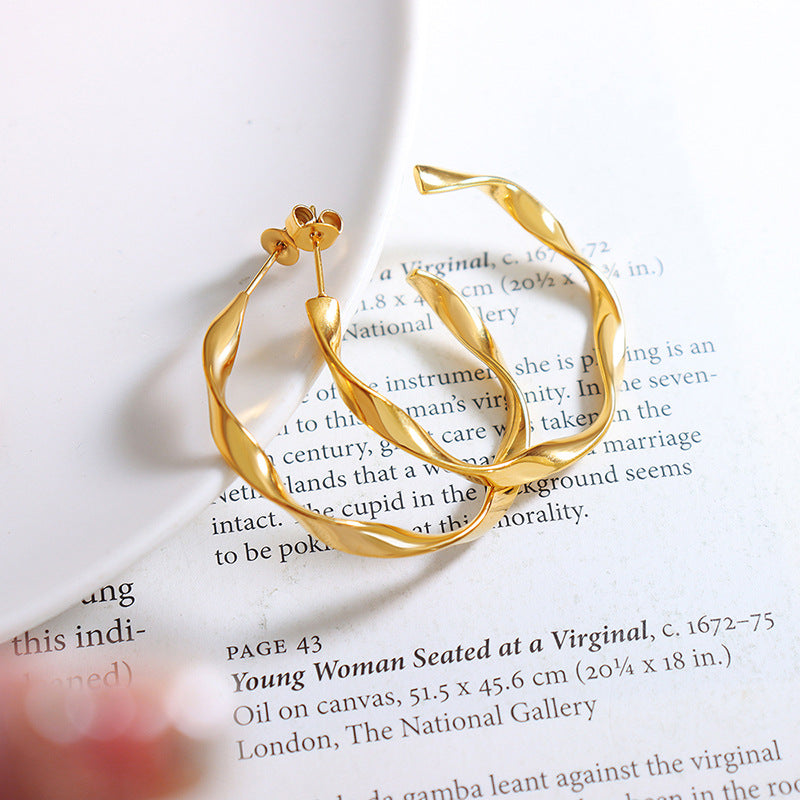 Designer twist line earrings personalized design C-type versatile temperament earrings titanium steel plated 18K gold earrings