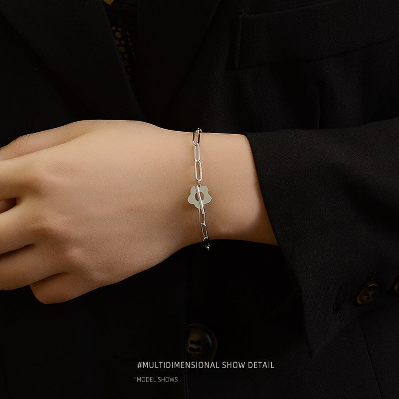 Only twenty, the same little Zouju flower versatile bracelet, titanium steel-plated 18K gold jewelry E124.