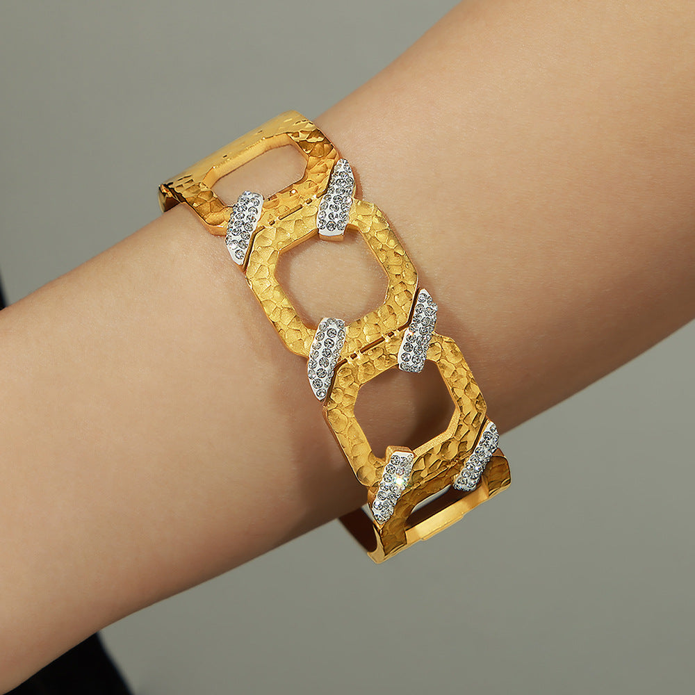 Personalized fashion versatile light luxury new titanium steel gold-plated diamond hollow geometric square bracelet jewelry wholesale
