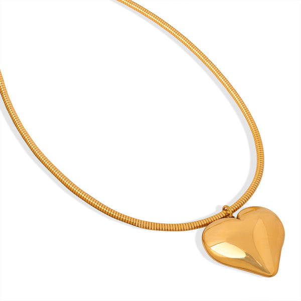 Fashion niche design simple personality titanium steel gold-plated heart pendant necklace versatile jewelry
