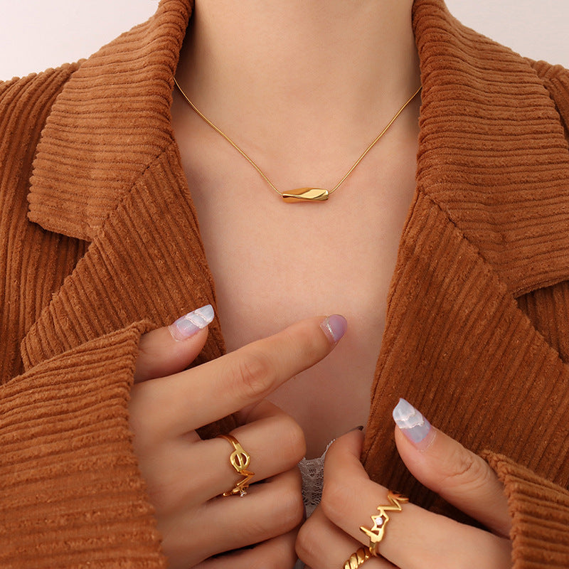 Cold wind light luxury fashion twist tube necklace women's simple trend titanium steel plated 18K real gold collarbone chain