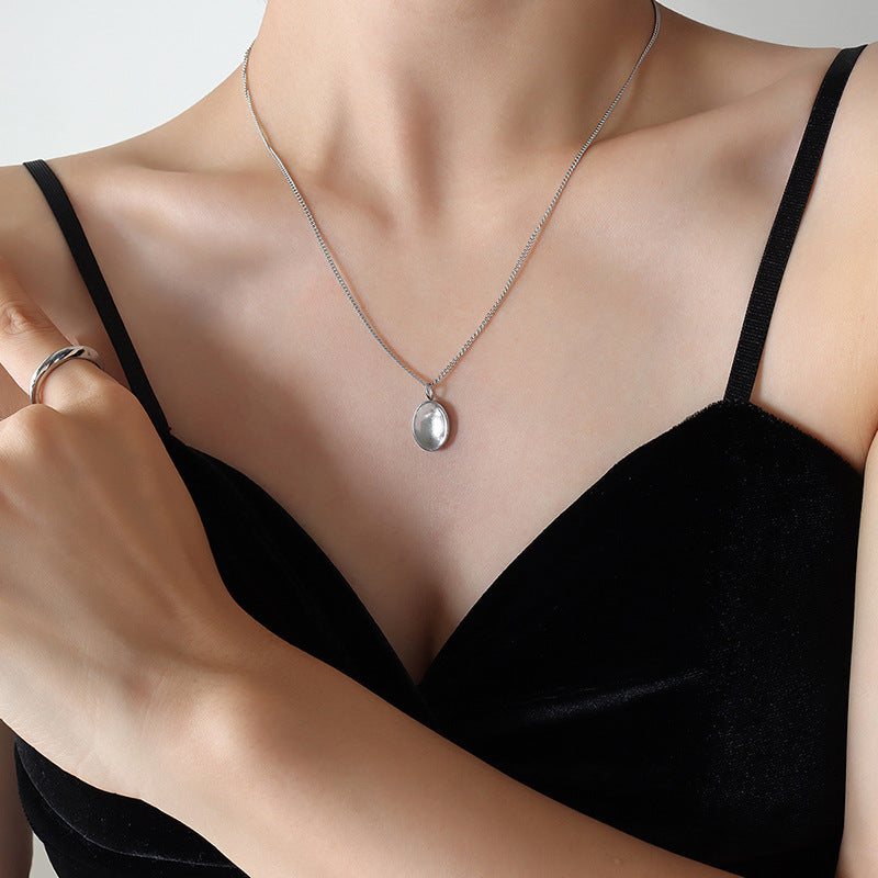 Design Sense Exquisite Geometric Oval Pendant Necklace Versatile Personality Fashion Light Luxury Titanium Steel Gold Plated Clavicle Chain