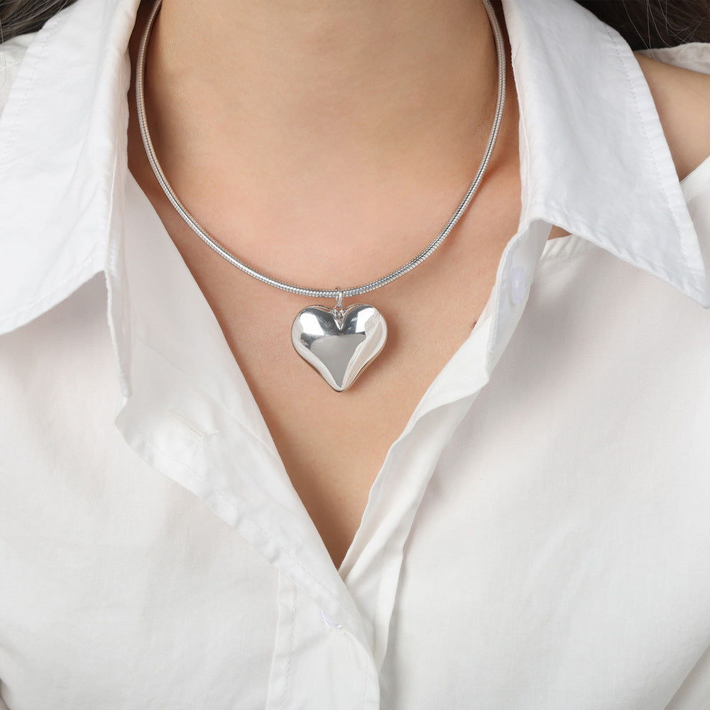 Fashion niche design simple personality titanium steel gold-plated heart pendant necklace versatile jewelry