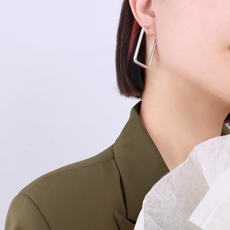 Hot-selling simple plain circle niche design personalized fashion stud earrings titanium steel plated 18k gold earrings manufacturers wholesale