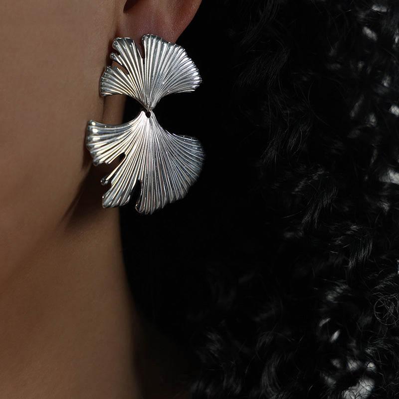 New fashion light luxury retro fresh versatile titanium steel gold-plated ginkgo biloba earrings irregular jewelry women