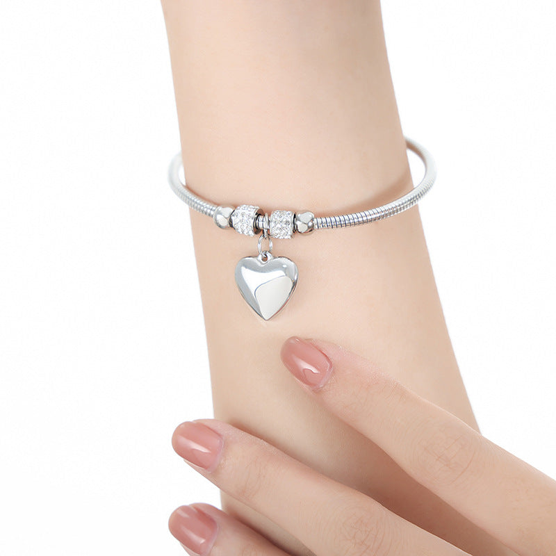 New versatile personality pendant, jewelry, magnetic attraction femininity, electroplating does not fade, titanium steel bracelet jewelry wholesale