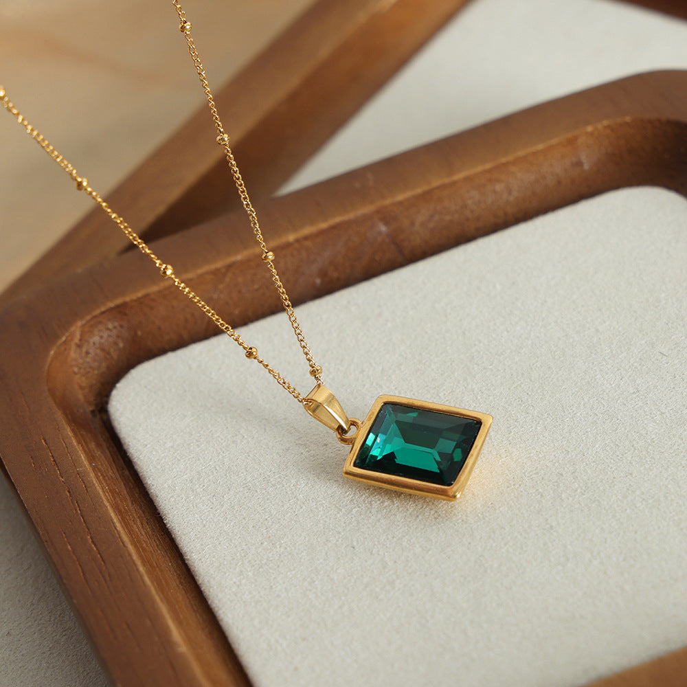 French retro light luxury fashion versatile titanium steel gold-plated geometric square pendant collarbone chain necklace jewelry women