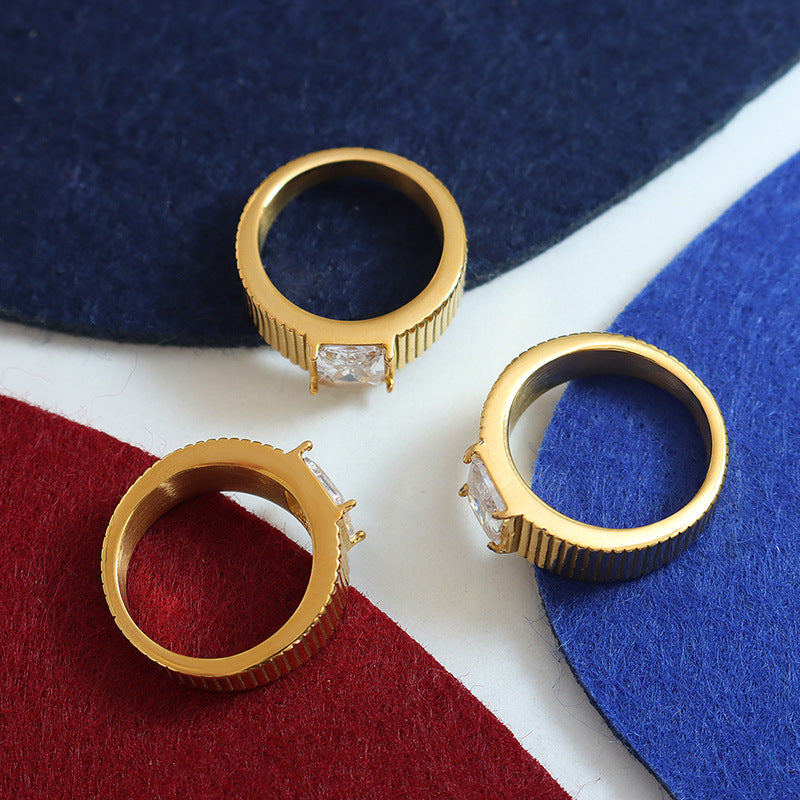 Hot-selling couple's retro style temperament inlaid zircon ring, titanium steel plated 18K gold ring does not fade