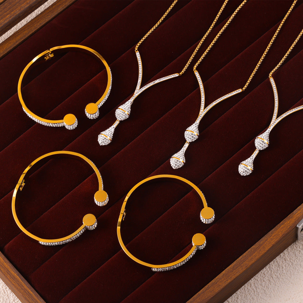 Hepburn style temperament elegant light luxury style niche jewelry gypsy star diamond-set design titanium steel gold-plated jewelry set