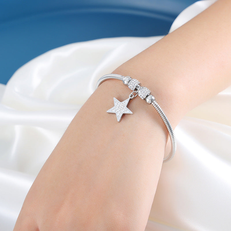 New versatile personality pendant, jewelry, magnetic attraction femininity, electroplating does not fade, titanium steel bracelet jewelry wholesale