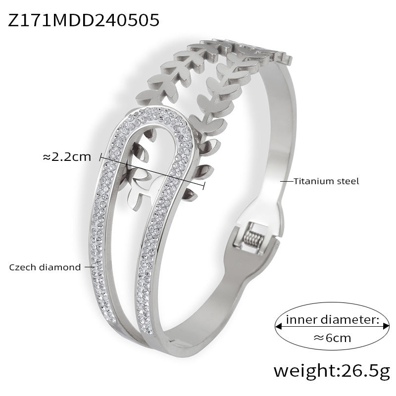 Unique personality, asymmetrical design sense bracelet, geometric hollow shape, titanium steel diamond-encrusted temperament, versatile bracelet pp