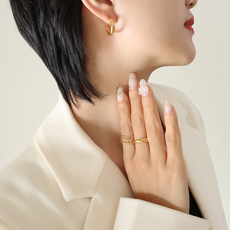 Personality celebrity with the same versatile temperament sense light luxury inlaid zircon earrings C-shaped titanium steel gold-plated stud earrings female pp
