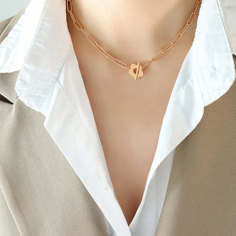 Small fresh geometric plum blossom OT buckle personalized thick chain necklace simple bracelet two-piece jewelry set