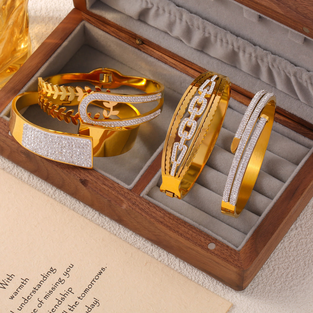 Unique personality, asymmetrical design sense bracelet, geometric hollow shape, titanium steel diamond-encrusted temperament, versatile bracelet pp