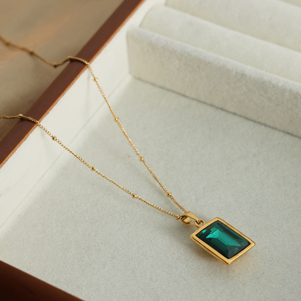 French retro light luxury fashion versatile titanium steel gold-plated geometric square pendant collarbone chain necklace jewelry women