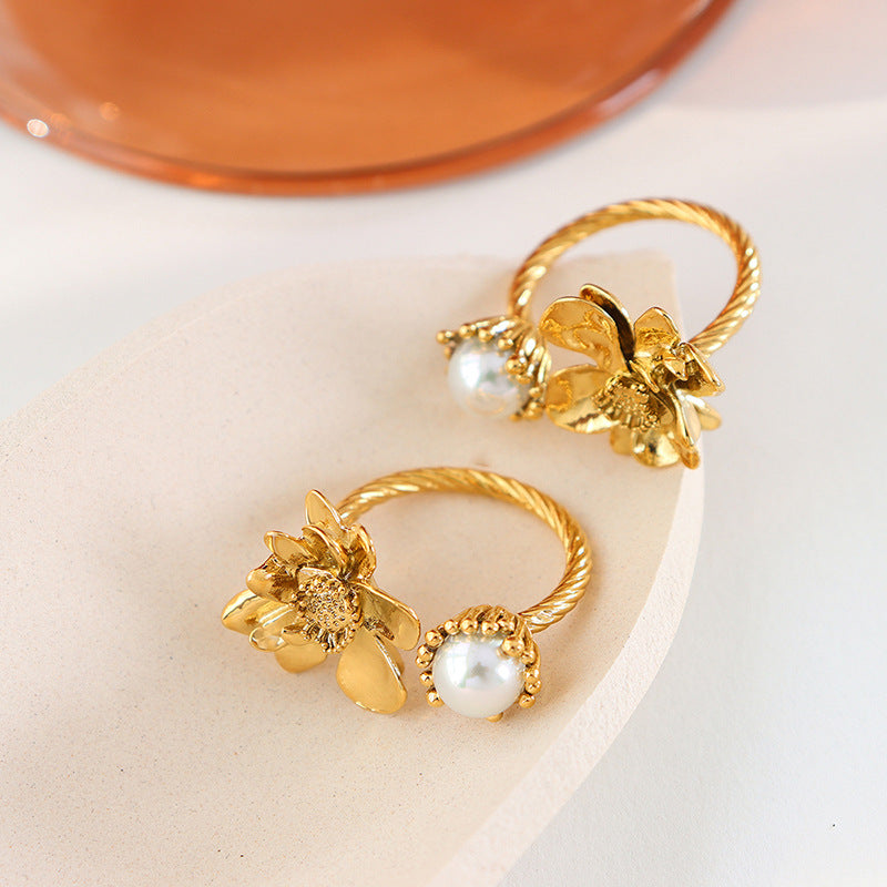 Retro flower brass inlaid rubber bead ring women's niche design does not fade temperament ring jewelry