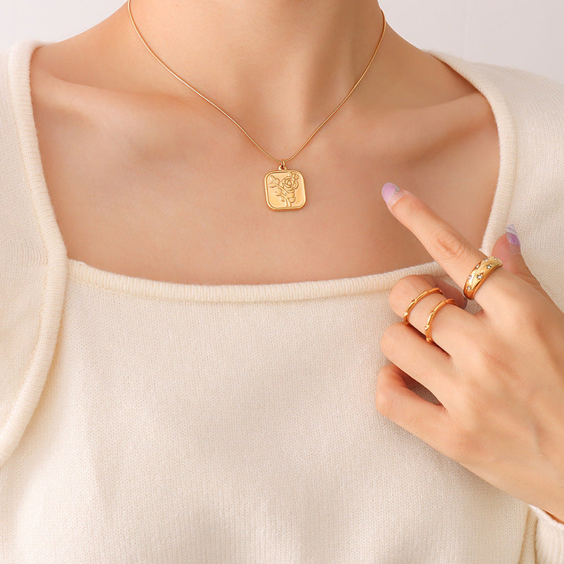 Cold wind rose pendant necklace titanium steel plated 18K real gold, fashionable light luxury chocker neck chain pp