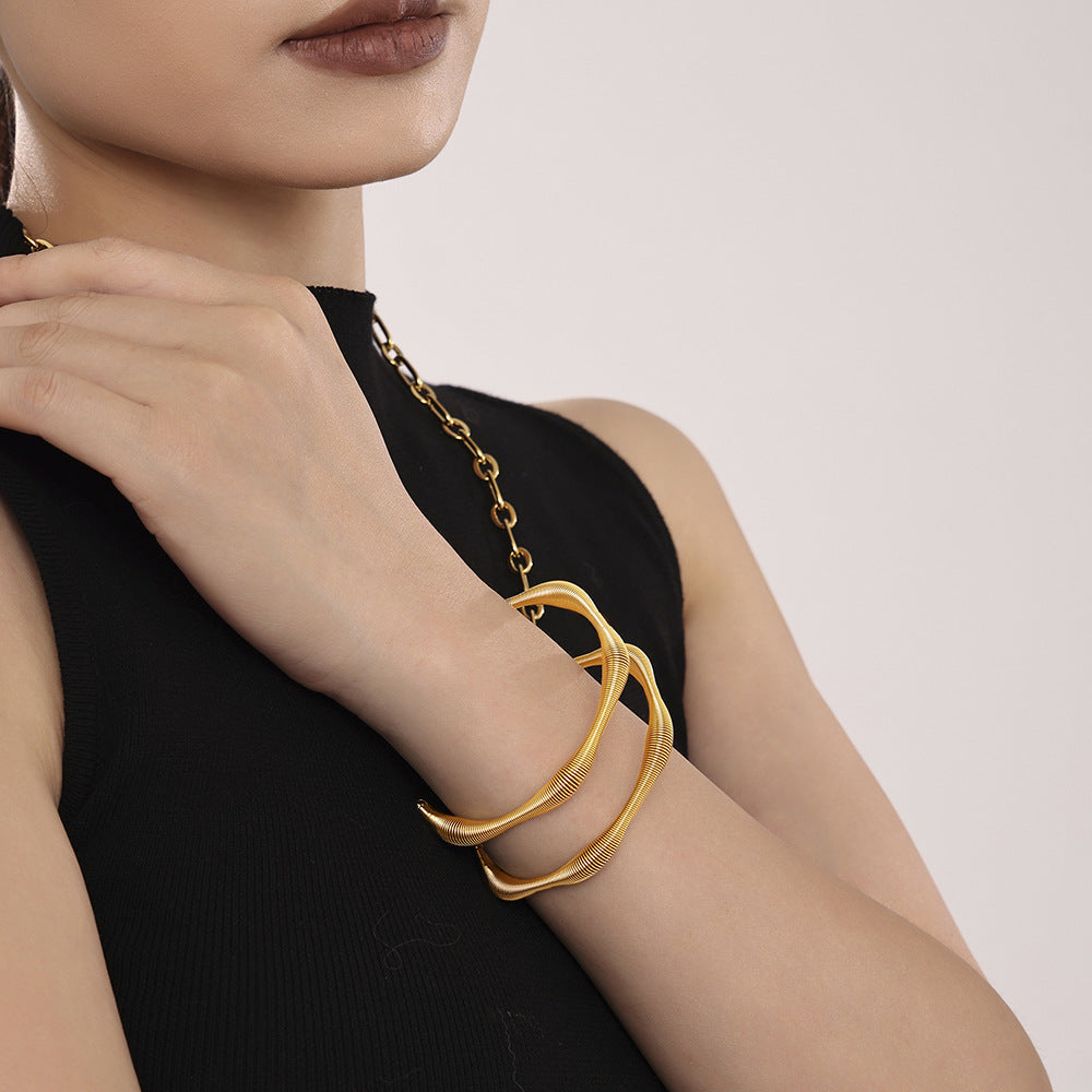 Temperament simple spiral pattern bracelet fashionable personality commuting versatile titanium steel bracelet women color retention spot wholesale