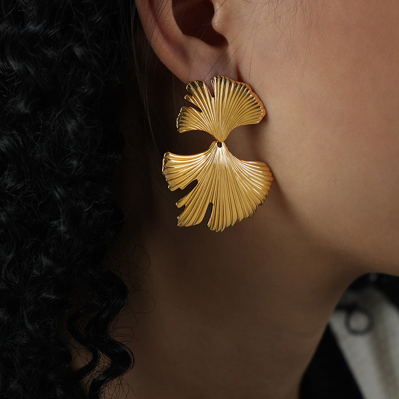 New fashion light luxury retro fresh versatile titanium steel gold-plated ginkgo biloba earrings irregular jewelry women