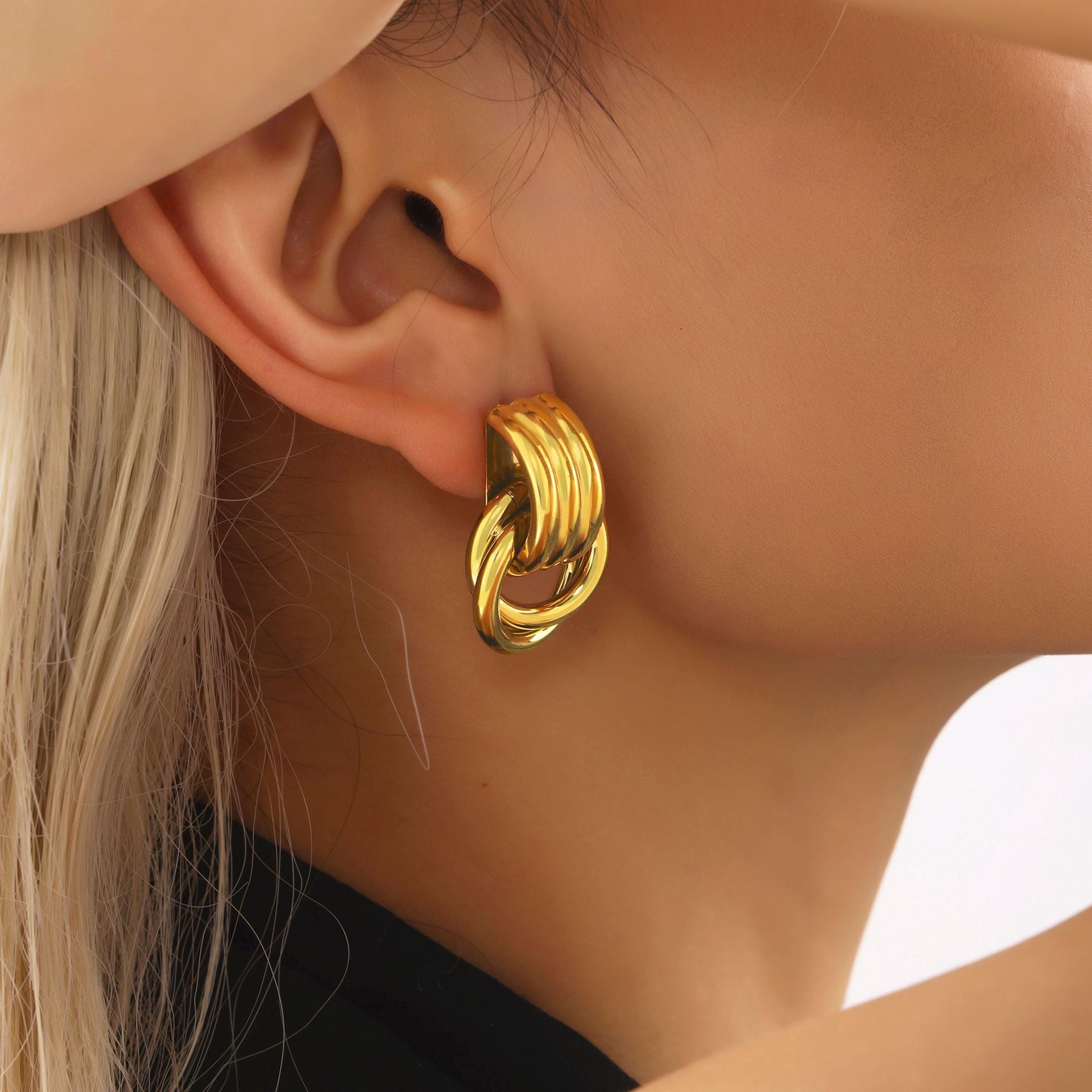 Stainless steel double ring C-shaped pattern high-gloss earrings PVD electroplating 18k real gold color-preserving niche earrings women's 99