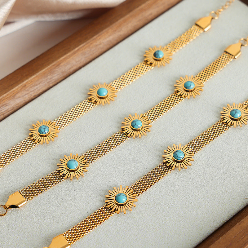 Retro light luxury high-end niche design titanium steel gold-plated flower bracelet fashion personalized jewelry female pp