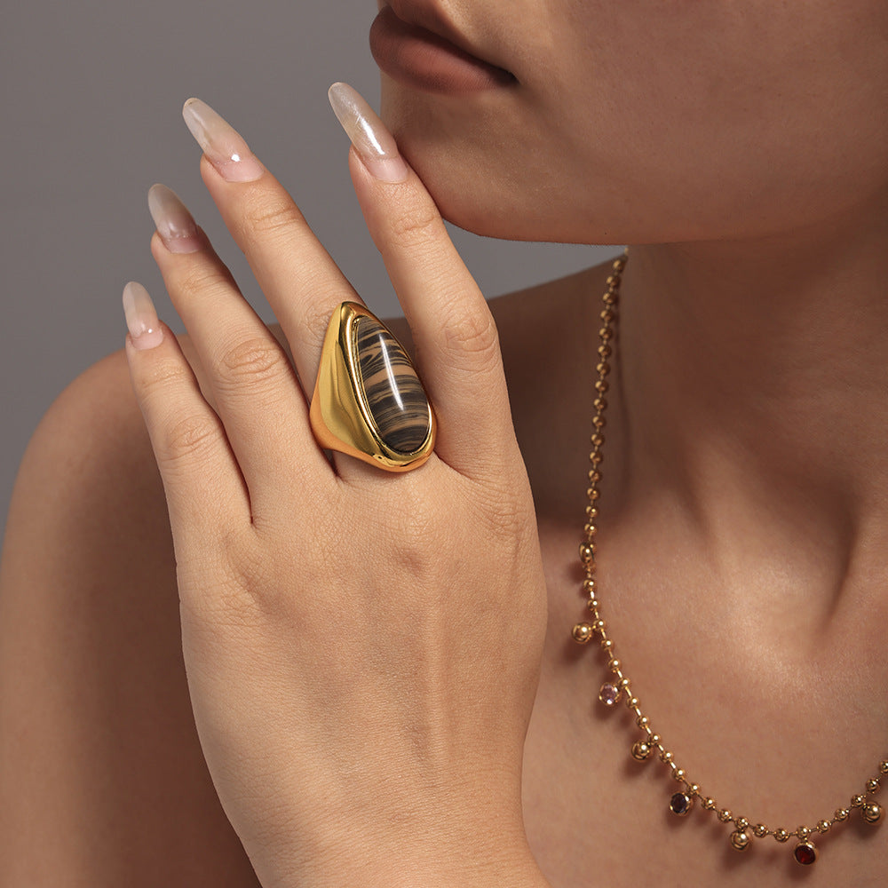 Natural wood grain stone water drop ring plated with 18K real gold Maillard autumn and winter light luxury ring ring decoration is in stock.