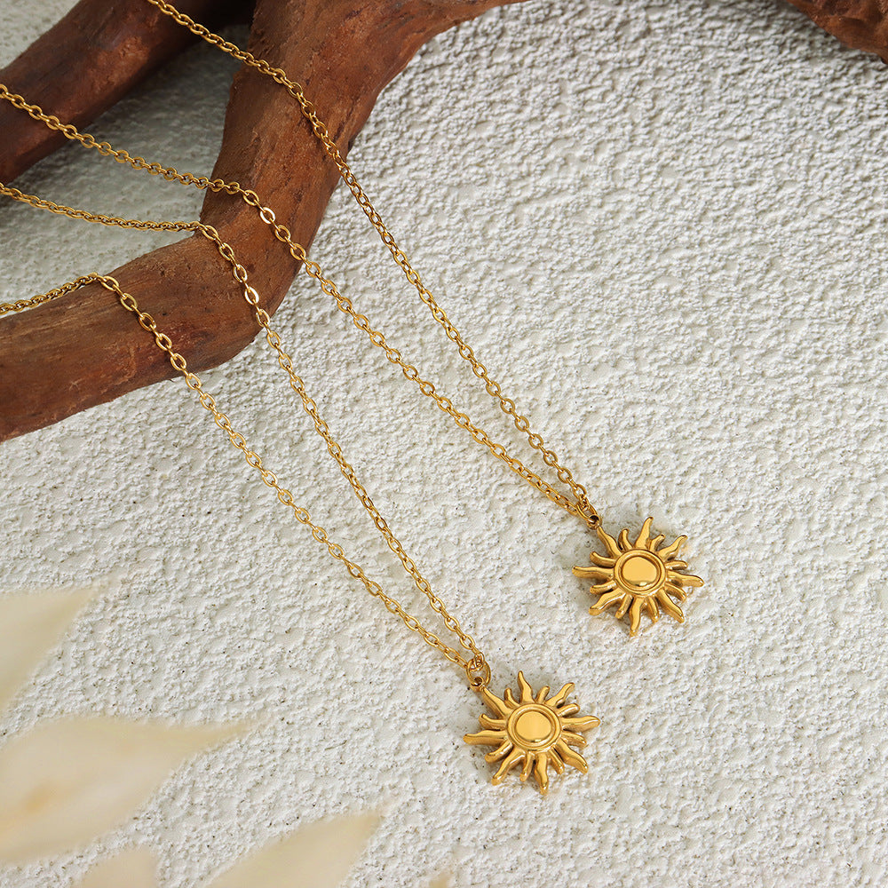 18K gold does not fade, personalized light luxury collarbone chain, fashionable and simple small sun pendant, titanium steel necklace, women's