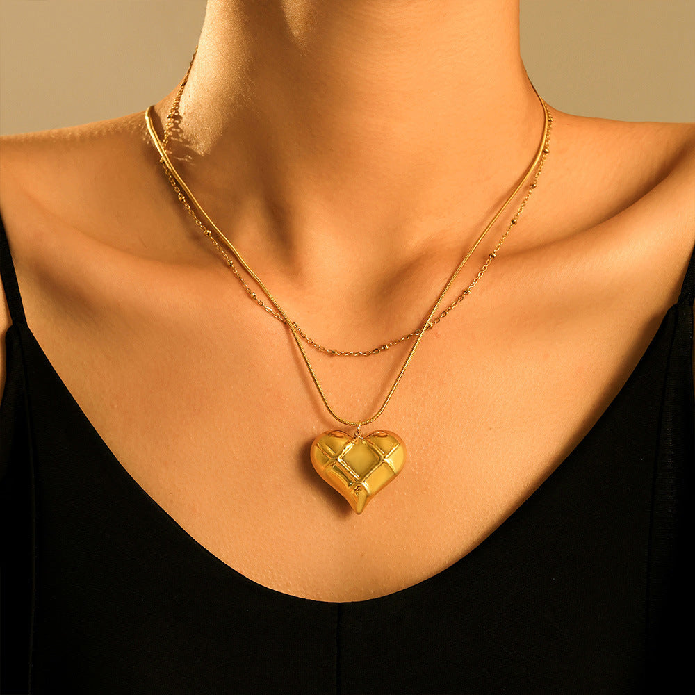 Hollow plaid love pendant necklace stainless steel plated 18K real gold stacked chic wind collarbone chain women