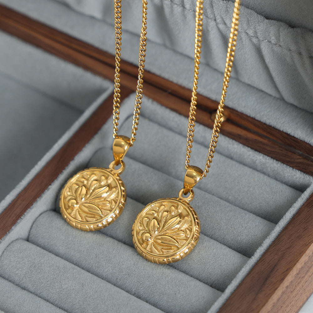 New high-end retro personality round flower titanium steel pendant necklace versatile collarbone chain jewelry pp