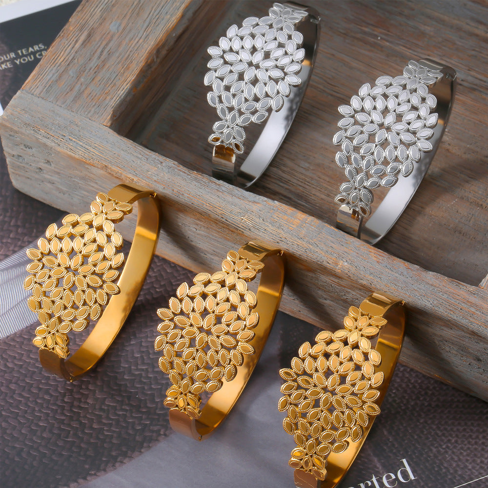 Hot-selling niche fashion simple personalized jewelry geometric small leaf splicing design titanium steel gold-plated bracelet