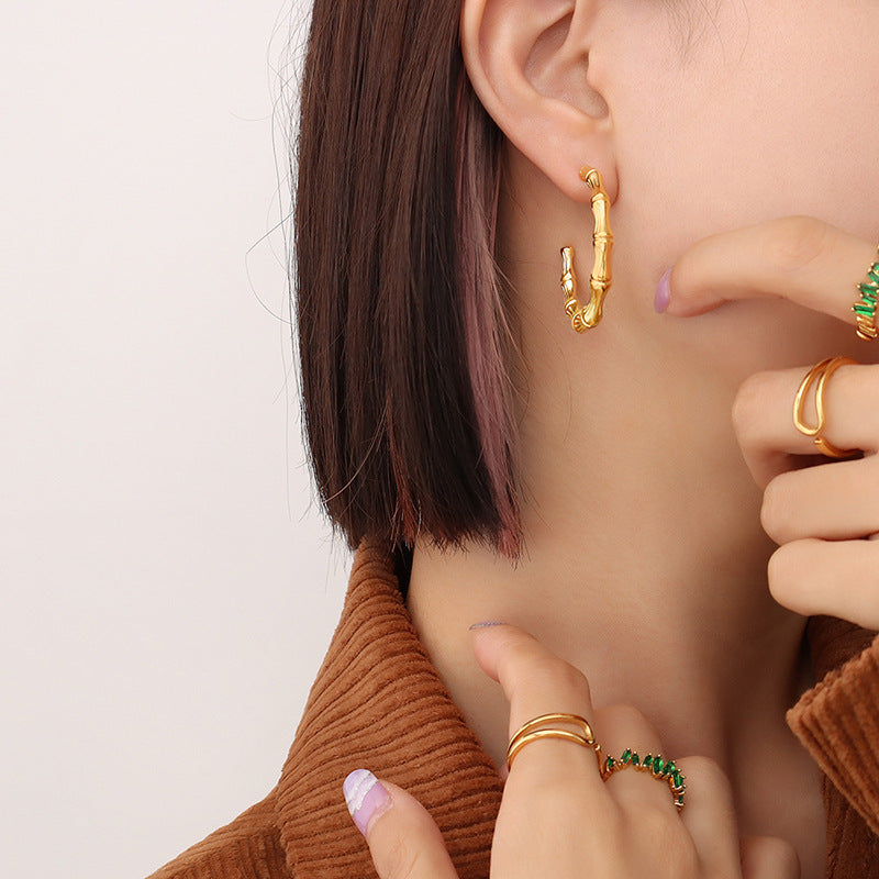 Niche design fashionable geometric C-shaped bamboo earrings electroplated 18K gold non-fading personalized earrings F565