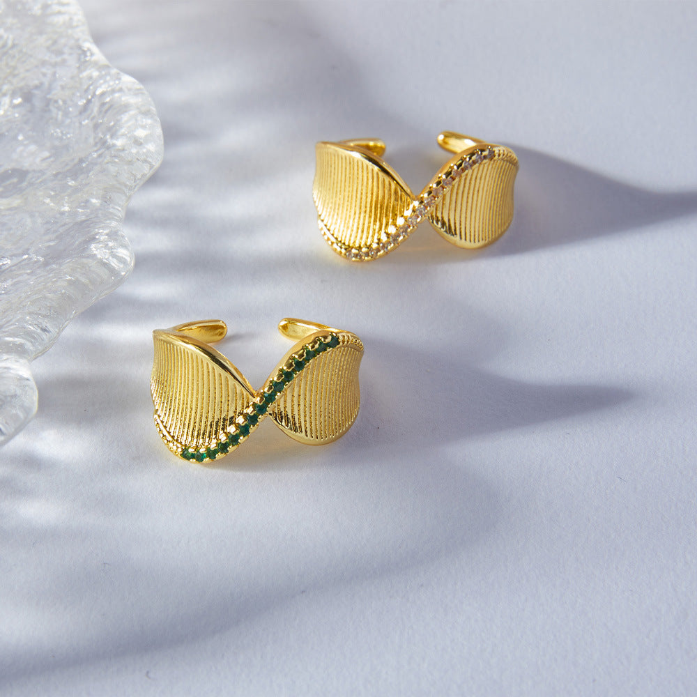 Fashion commuting, simple and cold wind, personalized jewelry, twisted shape, striped design, inlaid with colored diamonds, copper ring
