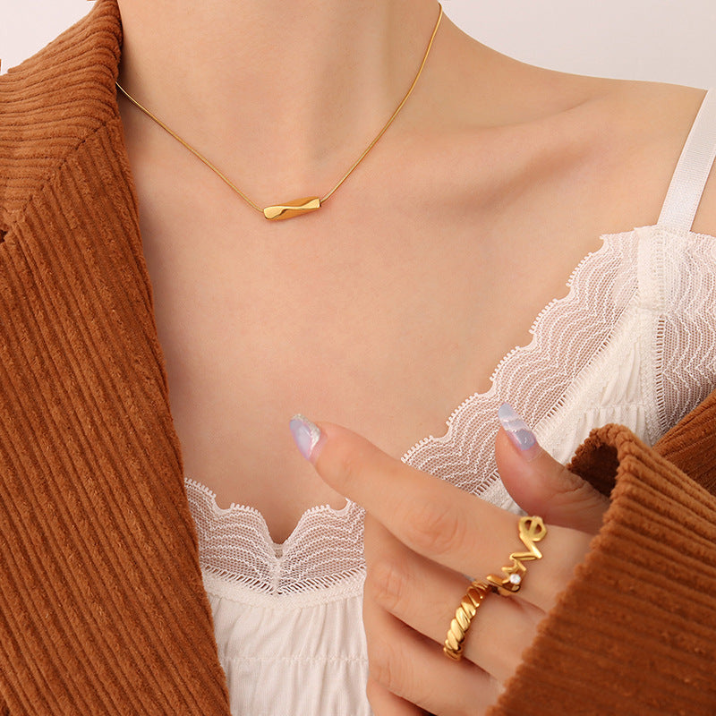 Cold wind light luxury fashion twist tube necklace women's simple trend titanium steel plated 18K real gold collarbone chain