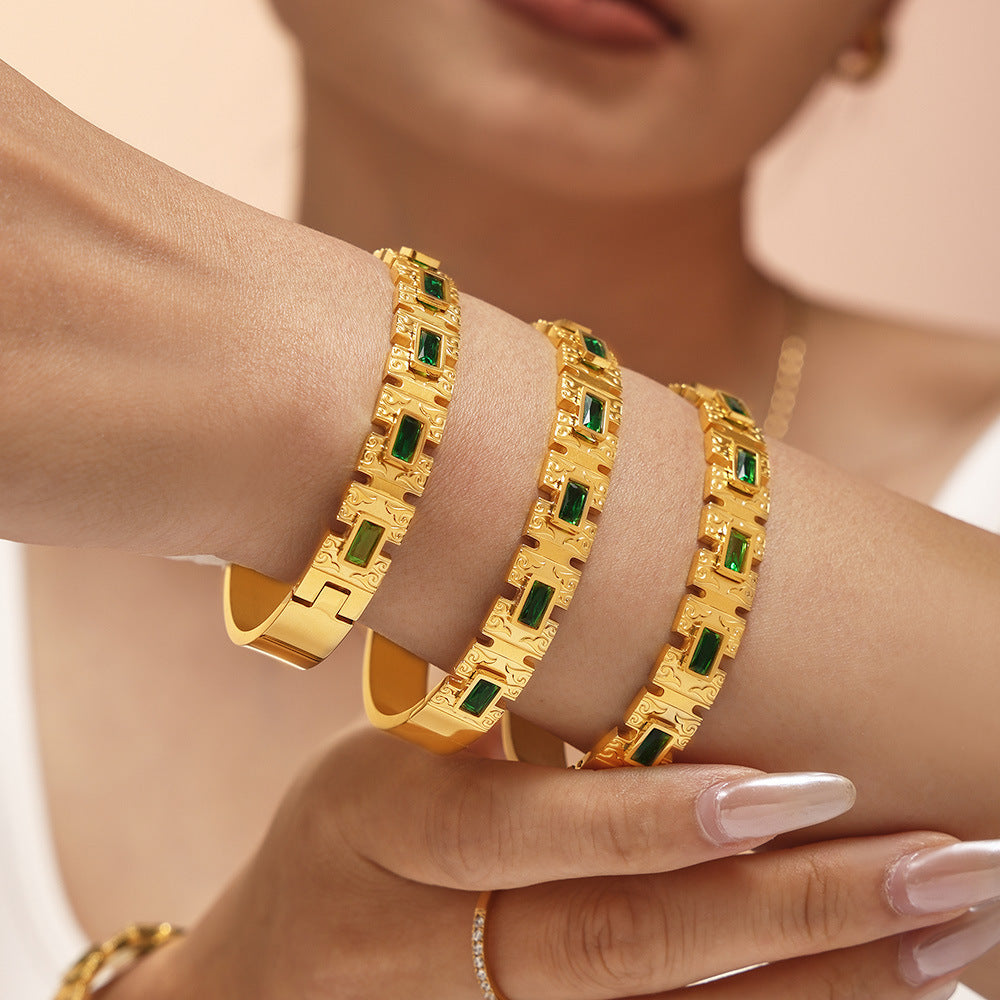 Hot-selling green square glass bracelet buckle design titanium steel plated 18K gold color-preserving cross-border bracelet