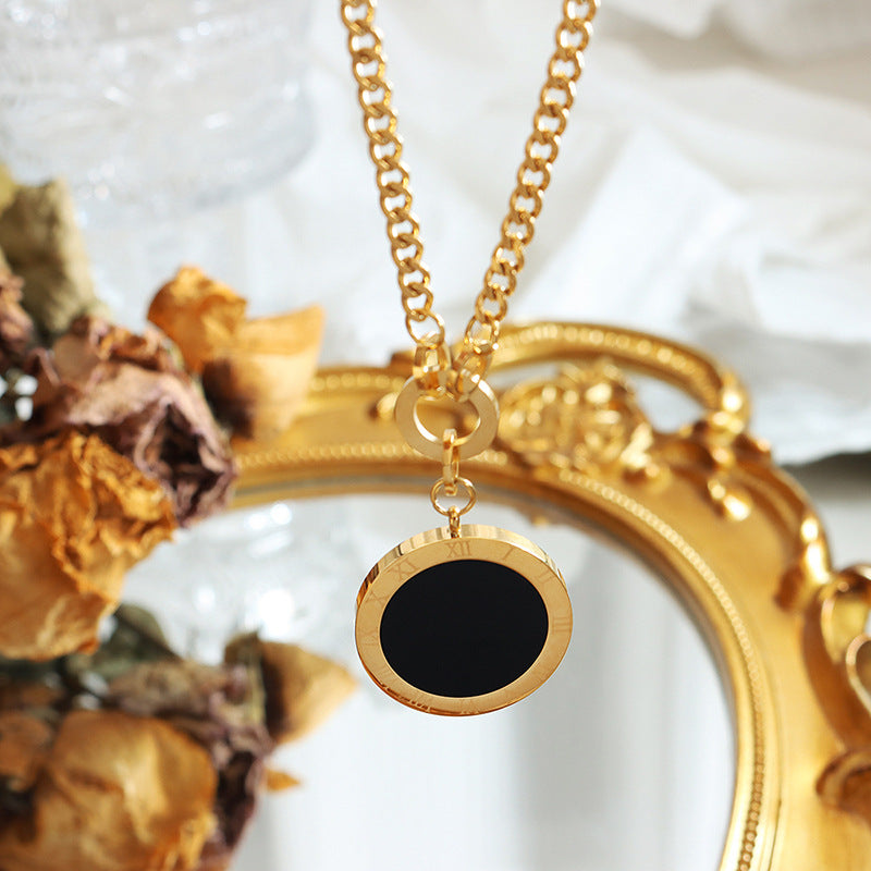 High-necked long fashion versatile Roman black and white double-sided pendant sweater chain hot-selling jewelry M004pp