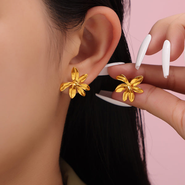 Fresh and simple personality Mori jewelry geometric texture flower design titanium steel gold-plated casual style stud earrings