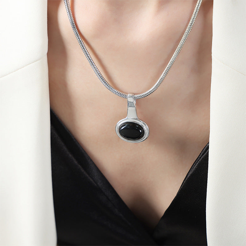 New retro light luxury fashion versatile titanium steel gold-plated glass bead pendant niche necklace jewelry design female pp