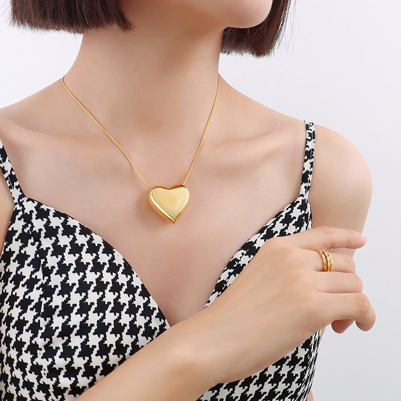 Zegl wind heart-shaped peach heart necklace women's light luxury niche design titanium steel clavicle chain neck chain jewelry P059