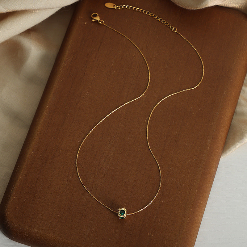 New high-end retro light luxury niche design geometric copper inlaid zircon pendant necklace jewelry women