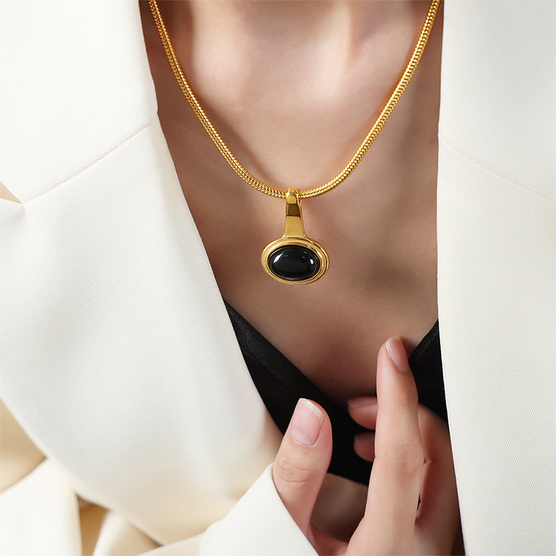 New retro light luxury fashion versatile titanium steel gold-plated glass bead pendant niche necklace jewelry design female pp