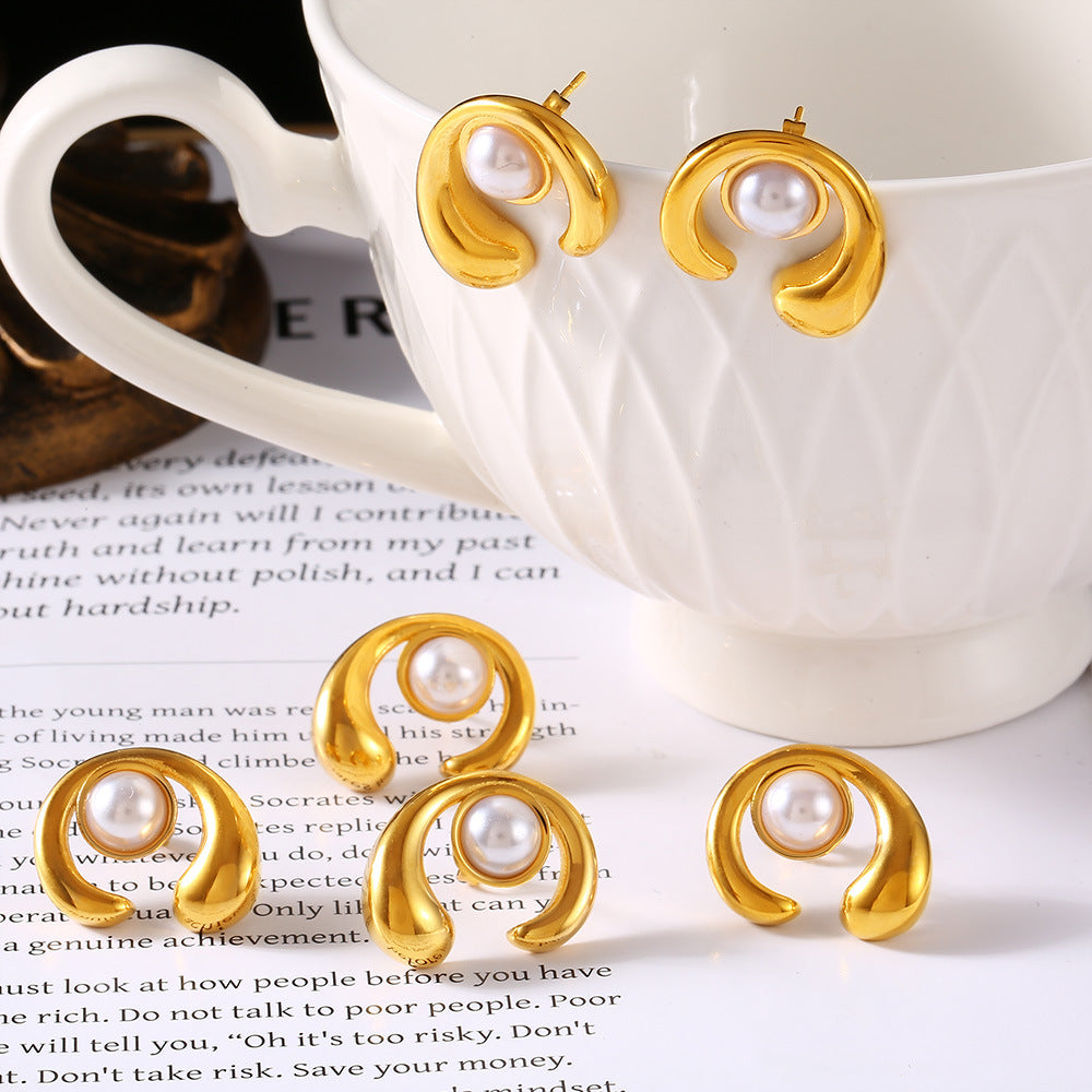 Elegant temperament Gentle personality Versatile jewelry C-shaped inlaid bead design titanium steel gold-plated earrings