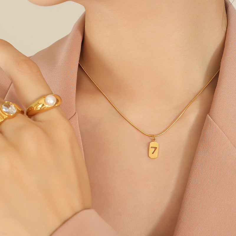 Niche design versatile collarbone necklace lucky 7 tag snake bone chain plated 18K real gold non-fading P476pp