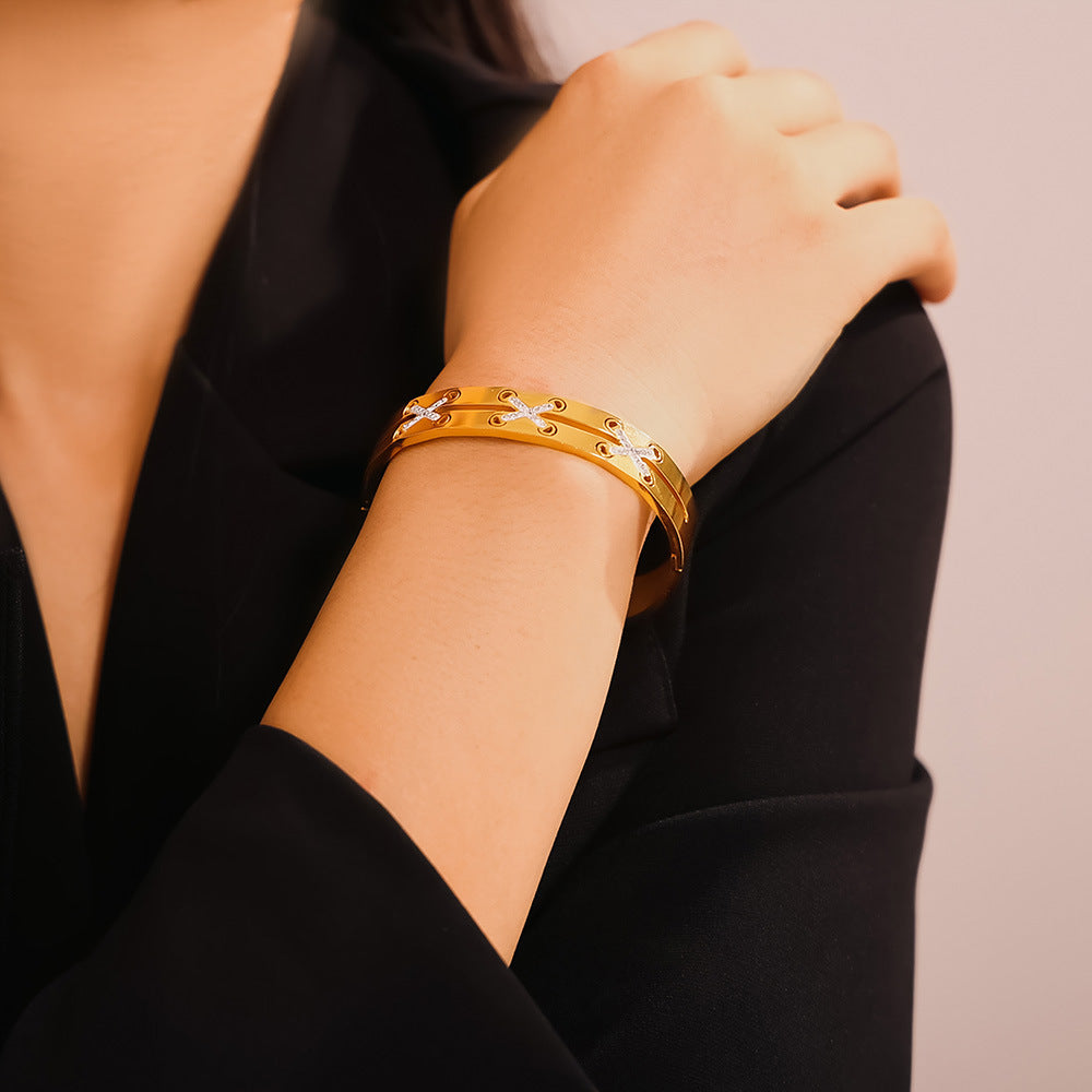 Hot-selling personality diamond-encrusted cross exaggerated bracelet trend design sense stainless steel retro jewelry wholesale