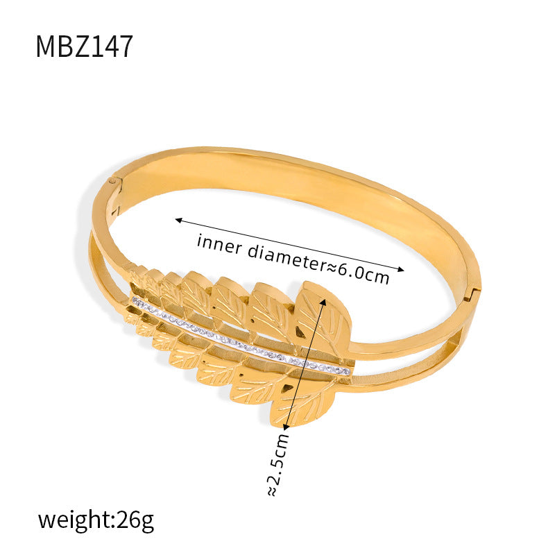 New fashion retro personalized design titanium steel gold-plated diamond-encrusted hollow niche light luxury pattern bracelet jewelry wholesale pp