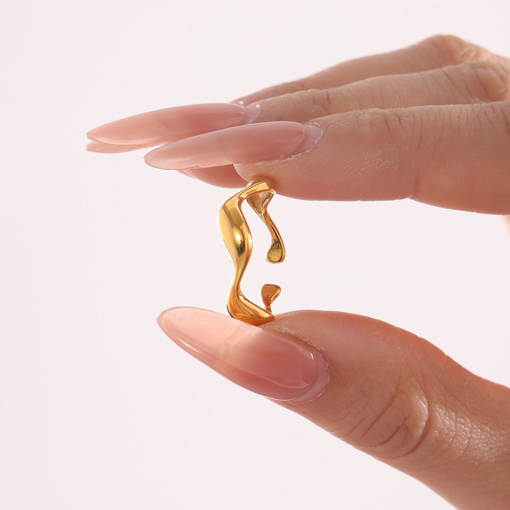Hot-selling jewelry, simple style, niche design, curved smooth surface ring, personalized women's ring.