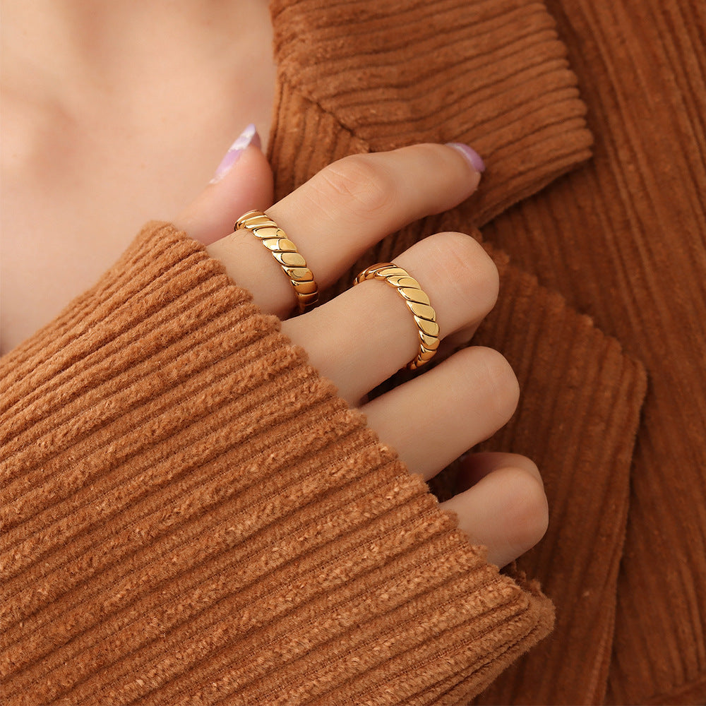 Cold wind light luxury fashion geometric plain ring, titanium steel plated 18K real gold retro hand jewelry 99