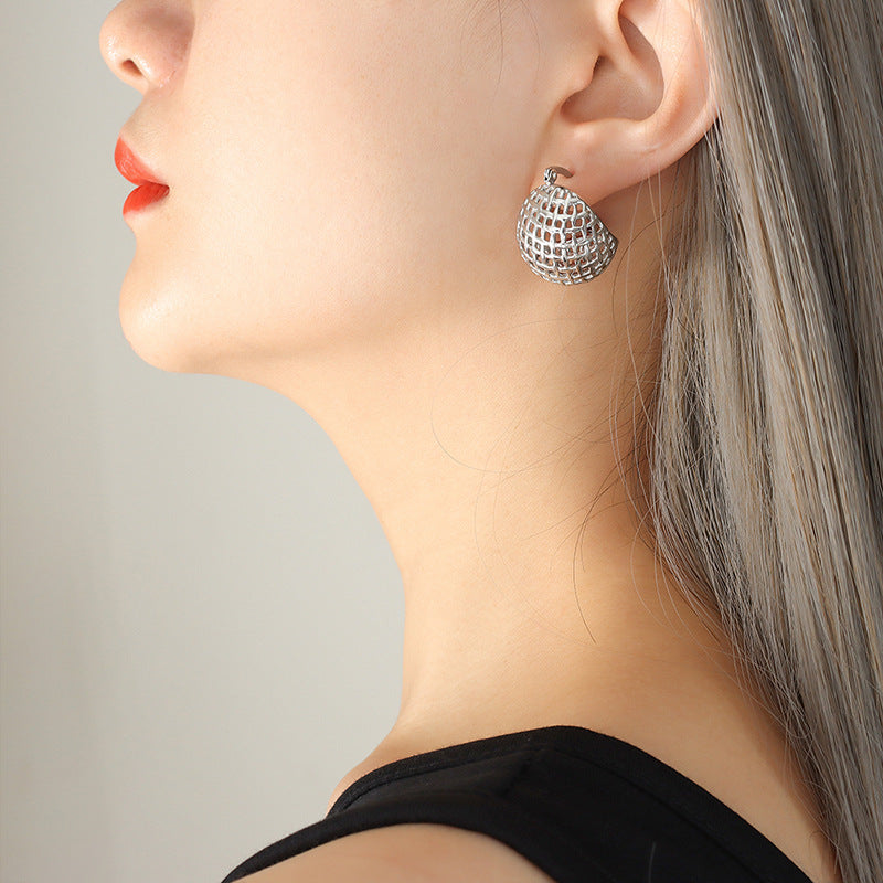 Autumn new fashion does not fade temperament personality trend mesh hemispherical titanium steel gold-plated earrings 99