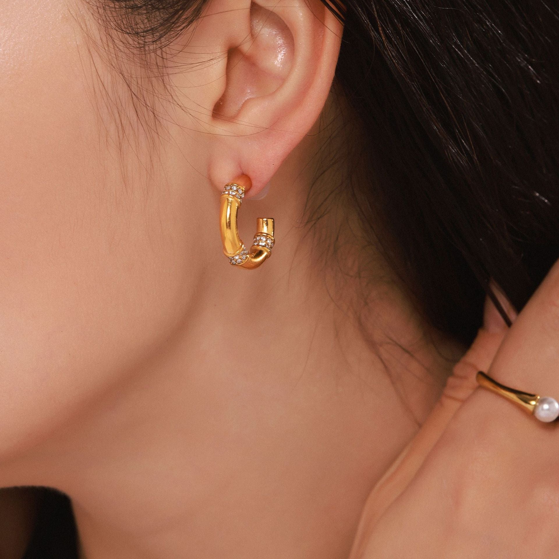 C-shaped geometric diamond stud earrings stainless steel PVD plated 18K real gold women's temperament commuter earrings earrings
