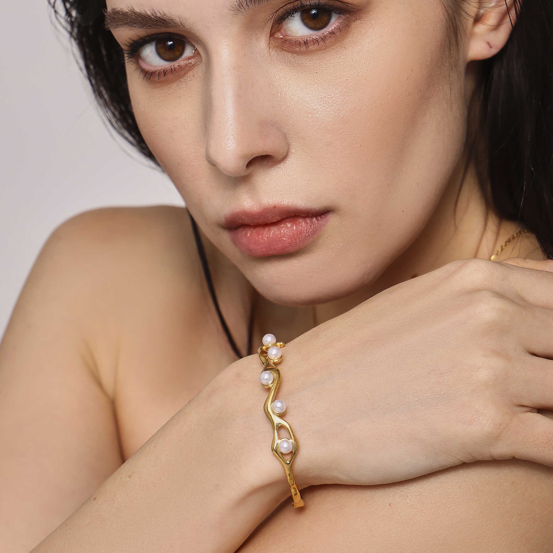 18K real gold plated imitation pearl opening bracelet personalized design non-fading titanium steel C-shaped bracelet 99