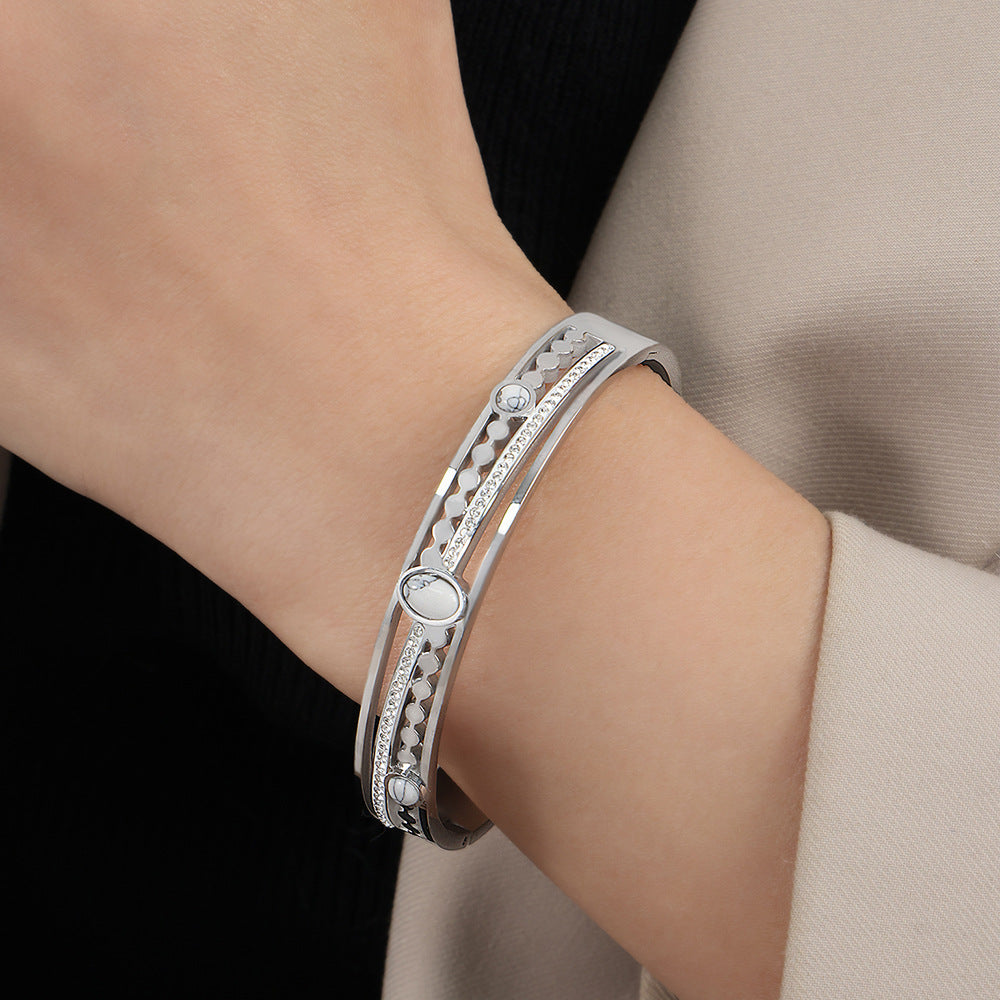 New retro court style fashion personalized hollow titanium steel gold-plated diamond-encrusted turquoise bracelet jewelry wholesale